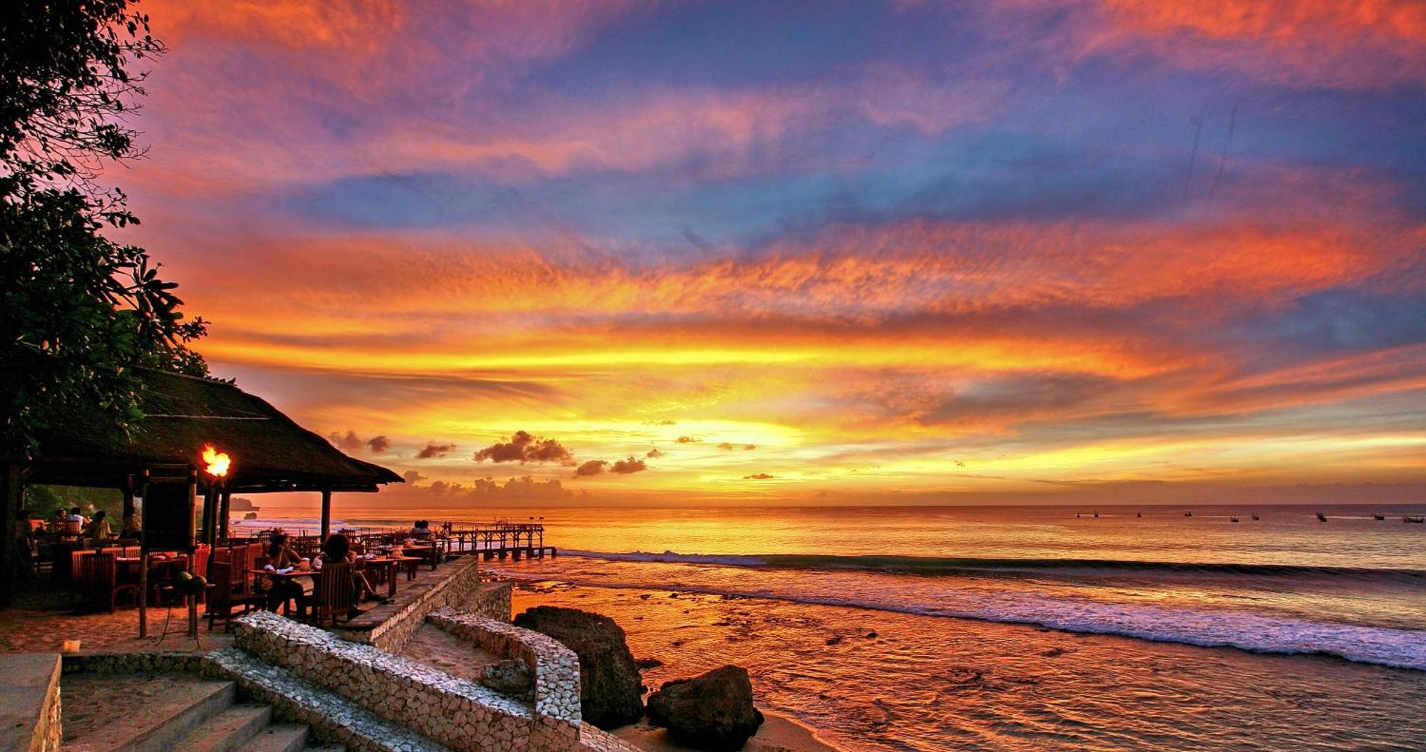 Ayana Resort Bali Jimbaran Facilidades foto Sunset at Jimbaran Beach
