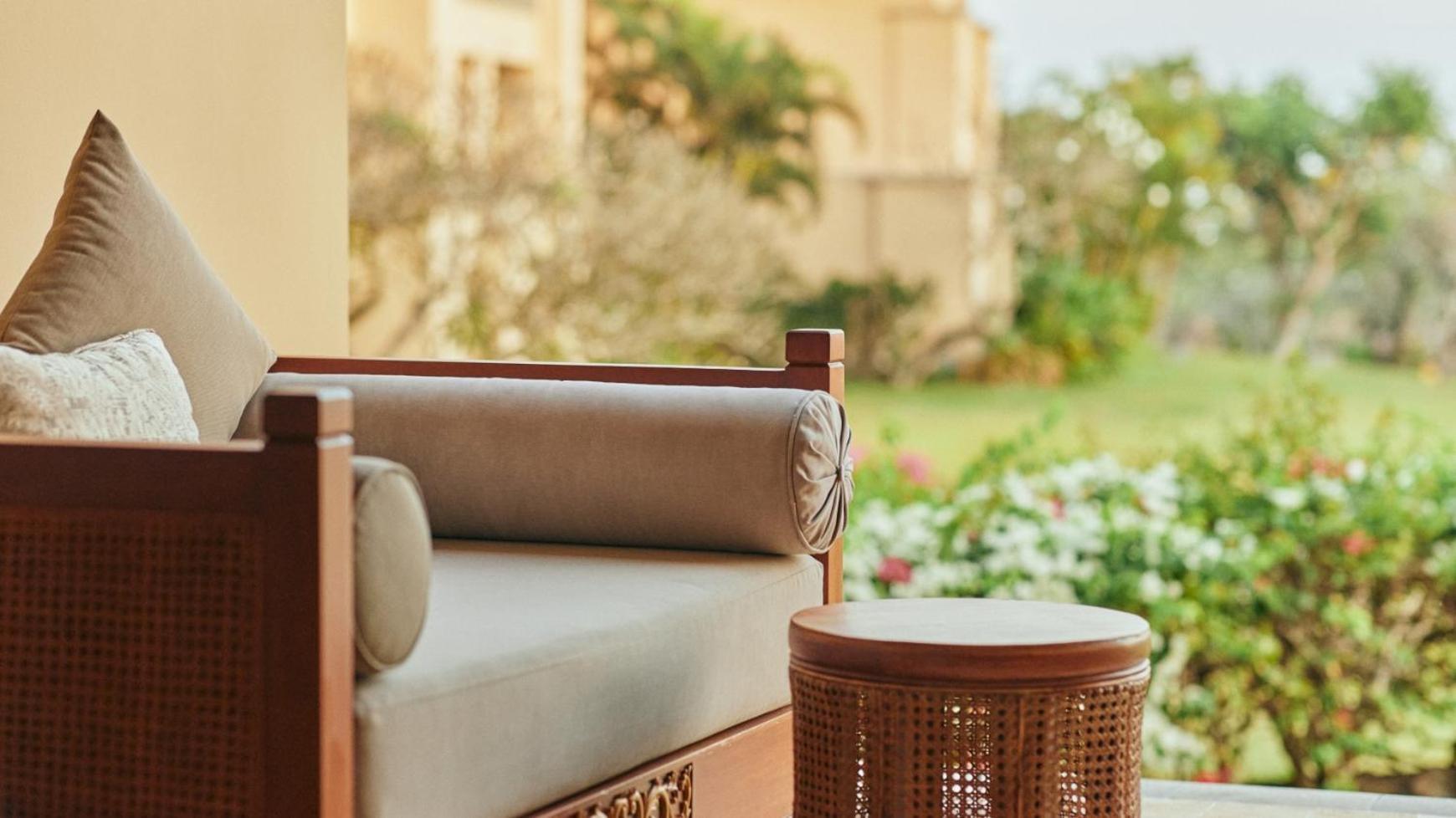 Ayana Resort Bali Jimbaran Exterior foto The Club at The Royal