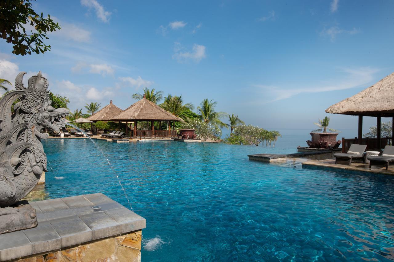 Ayana Resort Bali Jimbaran Exterior foto Infinity pool at the resort